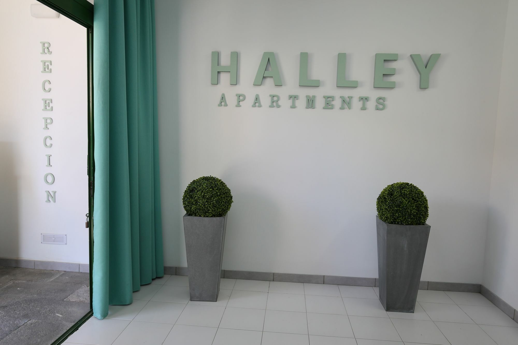 Apartamentos Halley Puerto Rico  Esterno foto